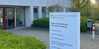 Foto vom Gebäude August-Schmidt-Straße 1.