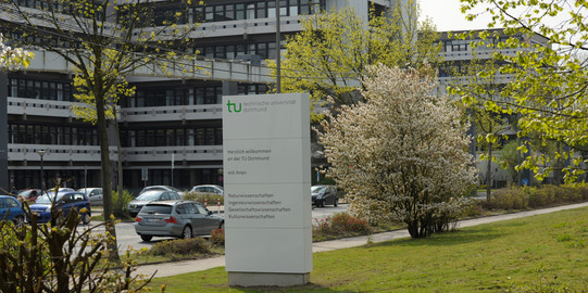 Blick von der Straße auf die EMil-Figge-Straße 50