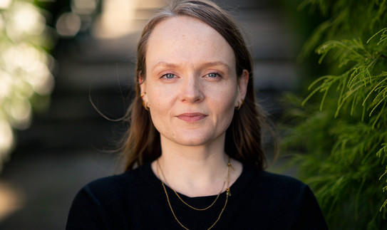 Portraitfoto von Elisabeth Brenker.