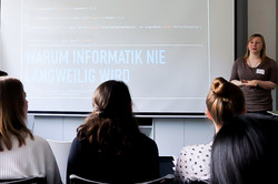 Vortrag zum Thema "Weshalb Informatik nie langweilig wird"