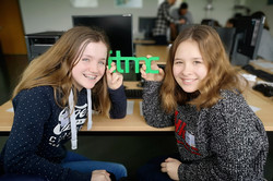 Girls*Day Teilnehmerinnen mit ITMC-Logo Girls*Day Teilnehmerinnen mit ITMC-Logo der TU Dortmund