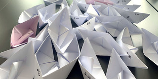 Viele Papierschiffchen