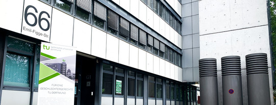 Das Gleichstellungsbüro befindet sich im Erdgeschoss des Gebäude 1 (Emil-Figge-Straße 66)